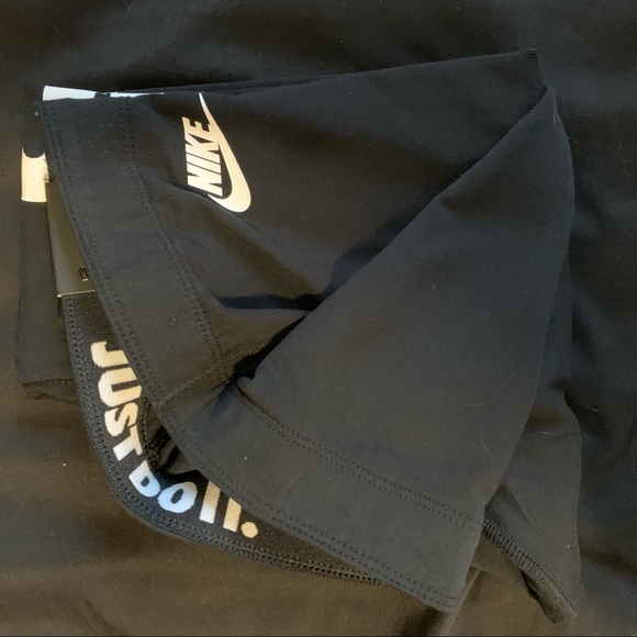 ✨SOLD✨NIKE WOMEN LEGGINGS - Picture 2 of 2